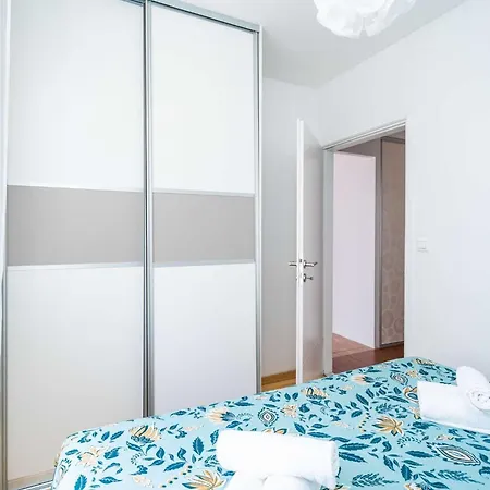 아파트 Doma - Two Bedroom With Terrace *