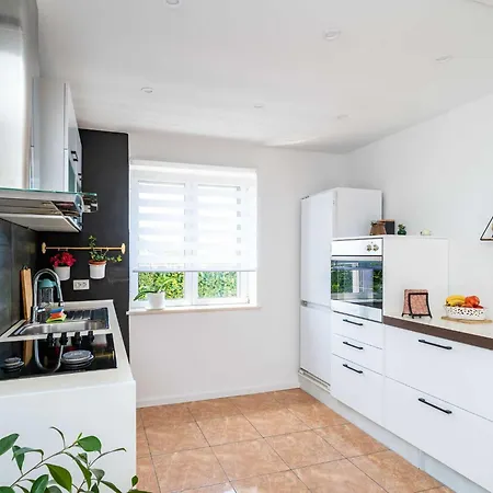 Doma - Two Bedroom With Terrace * 챠브타트