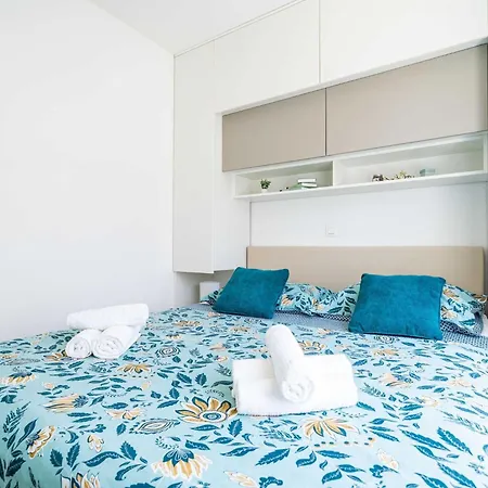 아파트 Doma - Two Bedroom With Terrace *