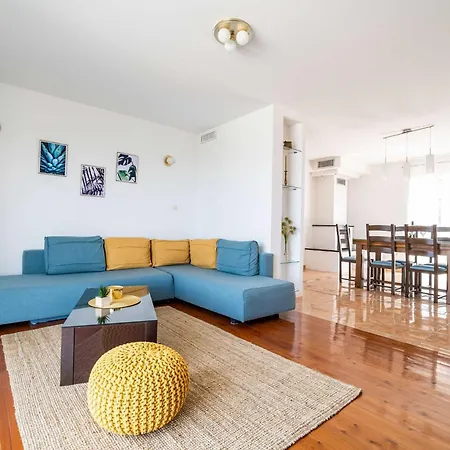 아파트 Doma - Two Bedroom With Terrace 챠브타트