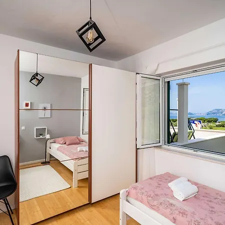 아파트 Doma - Two Bedroom With Terrace