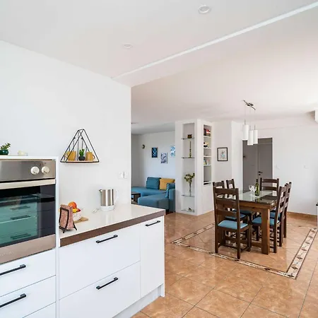 아파트 Doma - Two Bedroom With Terrace *