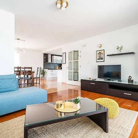 Doma - Two Bedroom With Terrace 아파트 챠브타트