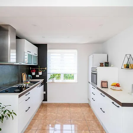 아파트 Doma - Two Bedroom With Terrace 챠브타트