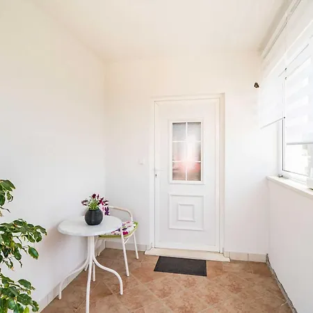 아파트 Doma - Two Bedroom With Terrace *