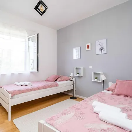 Doma - Two Bedroom With Terrace 챠브타트